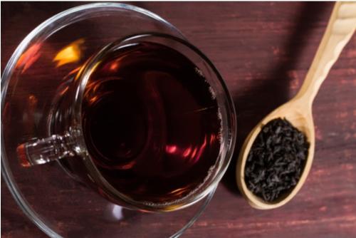 Le lapsang souchon est un thé noir de la province de Fujian au délicieux arôme fumé. Riche en ANTIOXIDANTS et en théine stimulant pour le matin .